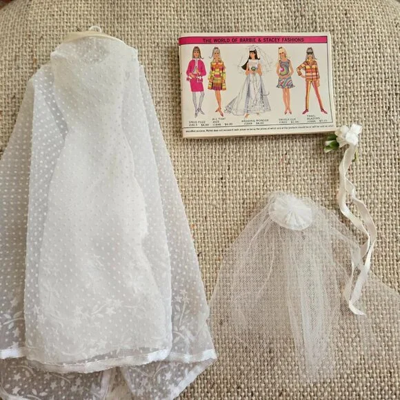 Vintage Barbie Doll with Accessories in GREAT Condition - Picture 5 of 12